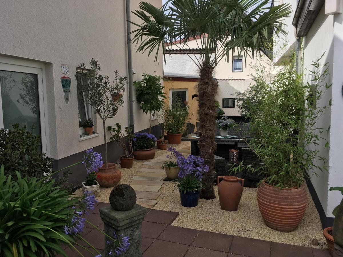 Gaestehaus Klaus Mendig Bagian luar foto
